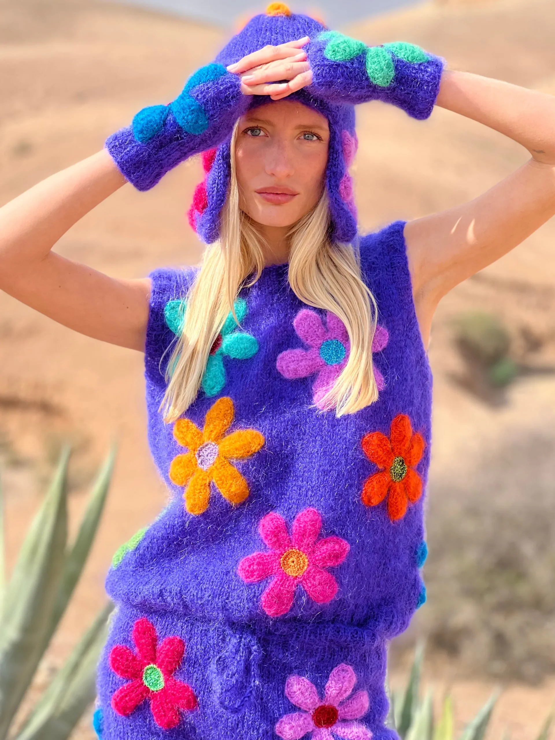CHAPKA & MITTENS FREE FLOWERS BLUE