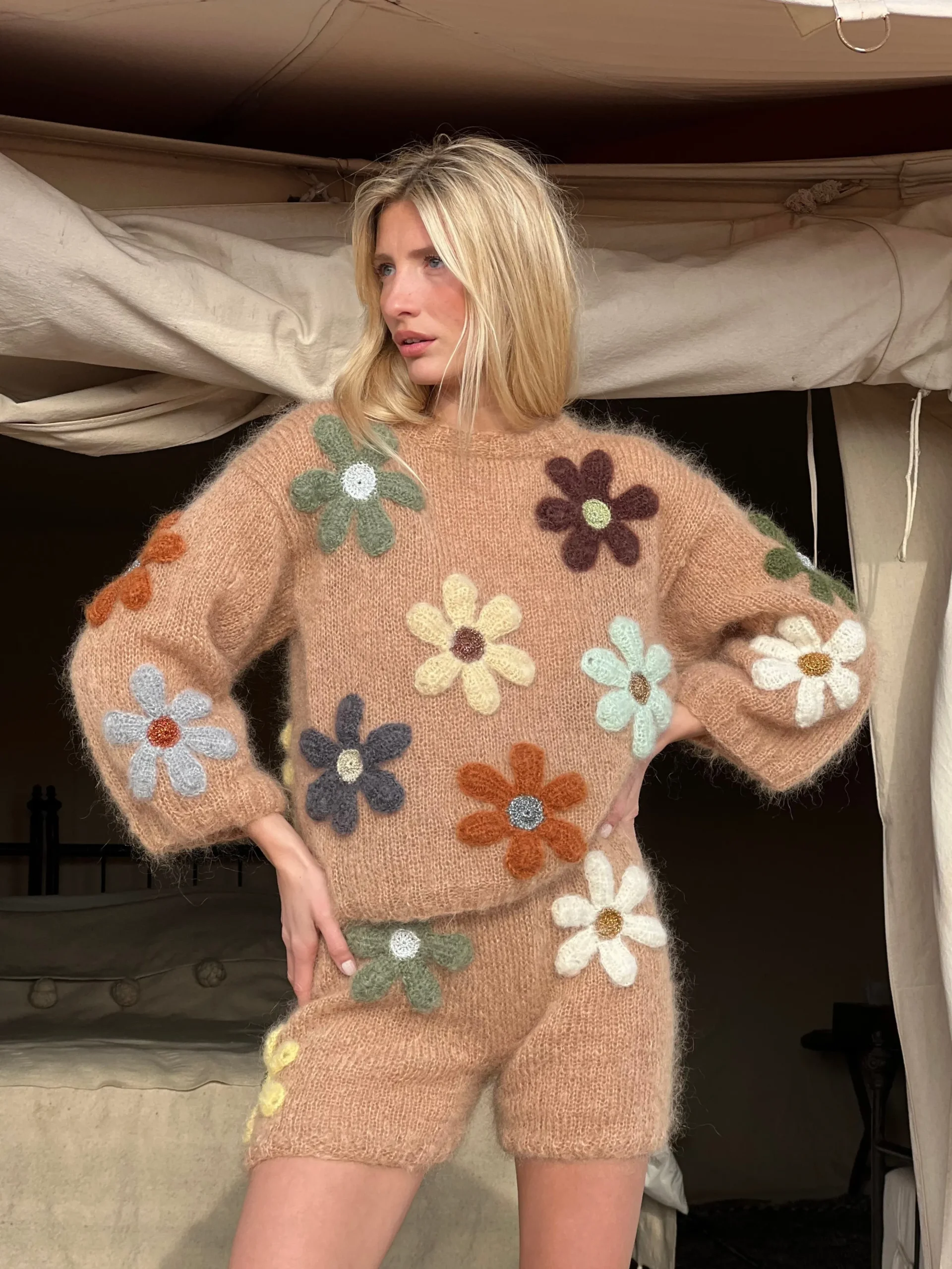 SWEATER FREE FLOWERS BEIGE