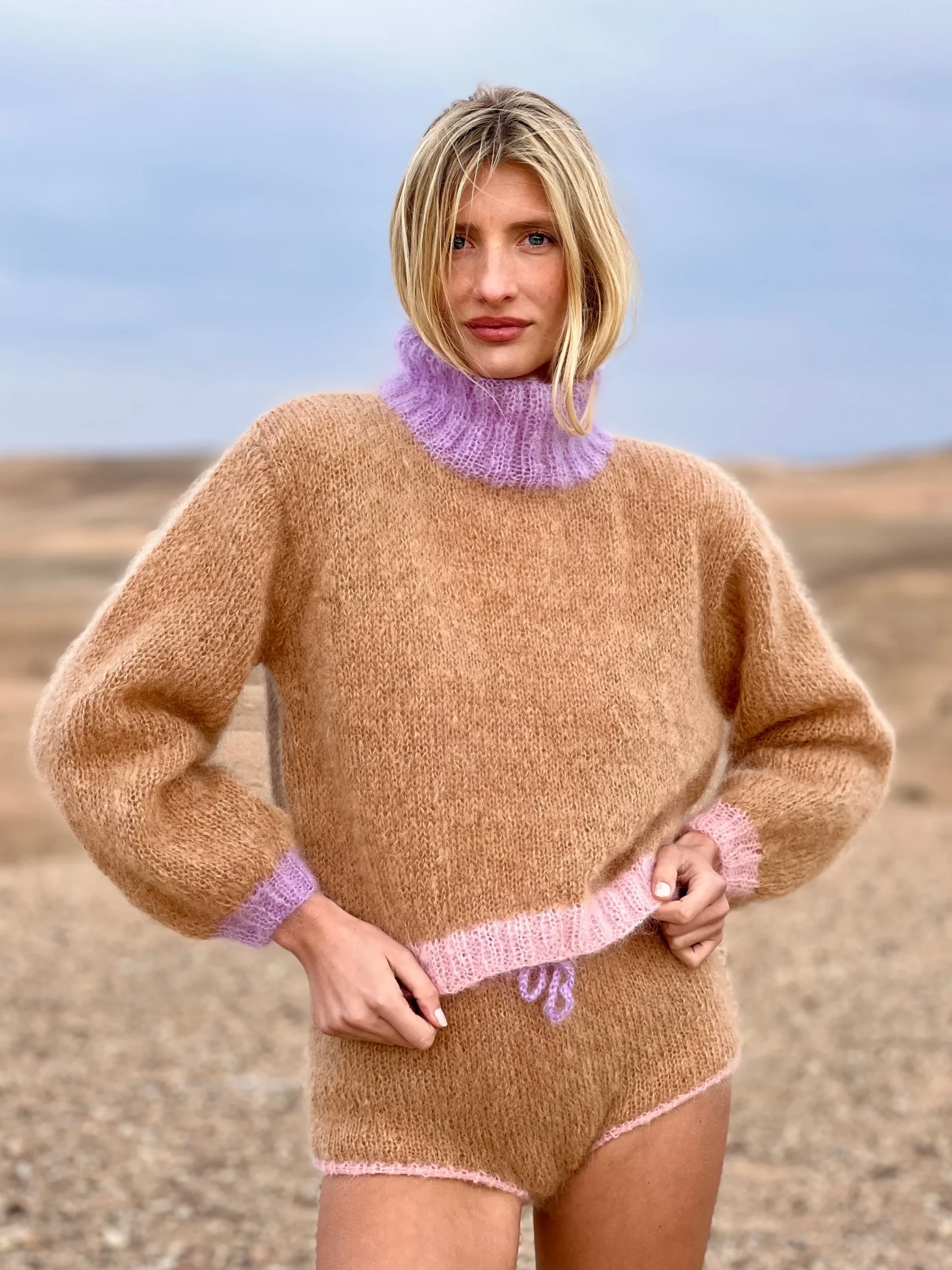 SWEATER HIGHNECK COLORBLOCK BEIGE